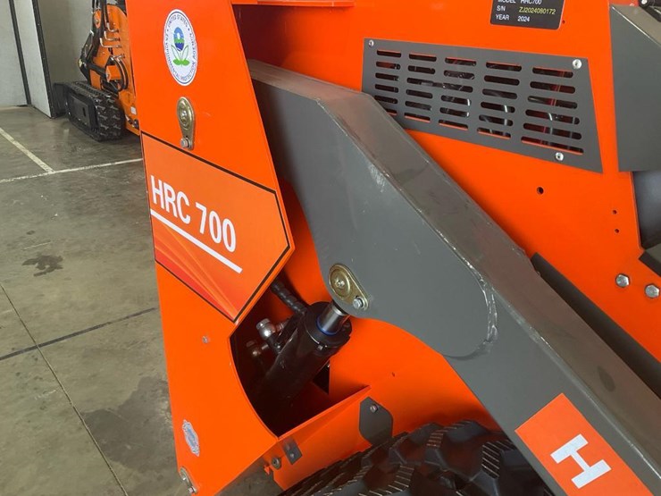 #1003-•-hurricane-hrc-700-mini-skid-steer-loader-image-6