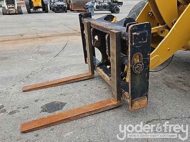 2015-caterpillar-926m-image-9