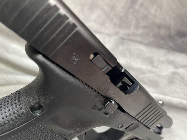 #4544-•-glock-19-gen-5-9mm-luger-semi-auto-pistol,-sn:-cesf245-image-11