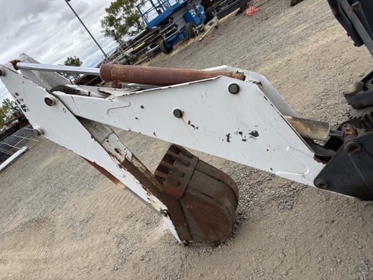 bobcat-811-backhoe-attachment-image-6