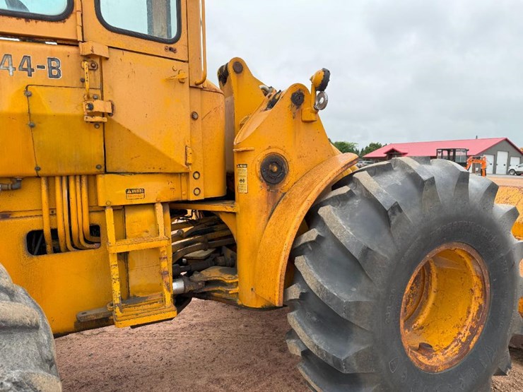 deere-644b-image-30