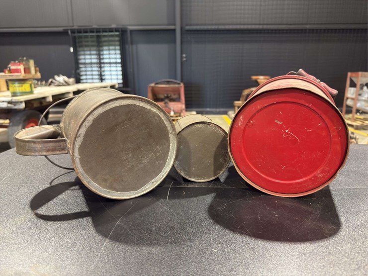 three-gas/oil-cans-image-5