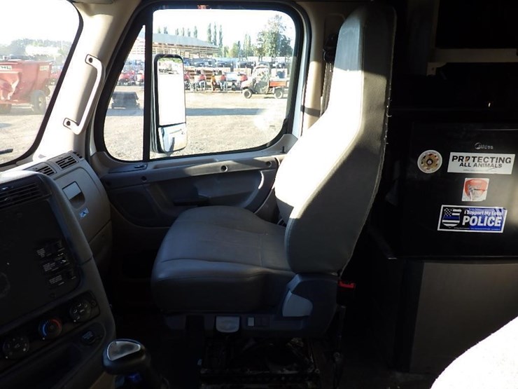 2016-freightliner-cascadia-113-image-20