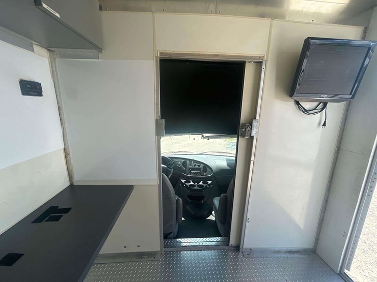 2007-ford-e450-image-31