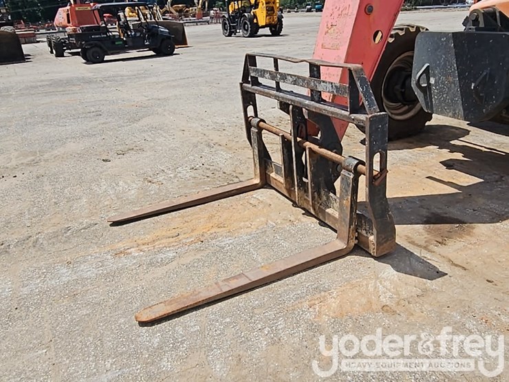 2012-jlg-g9-43a-image-10