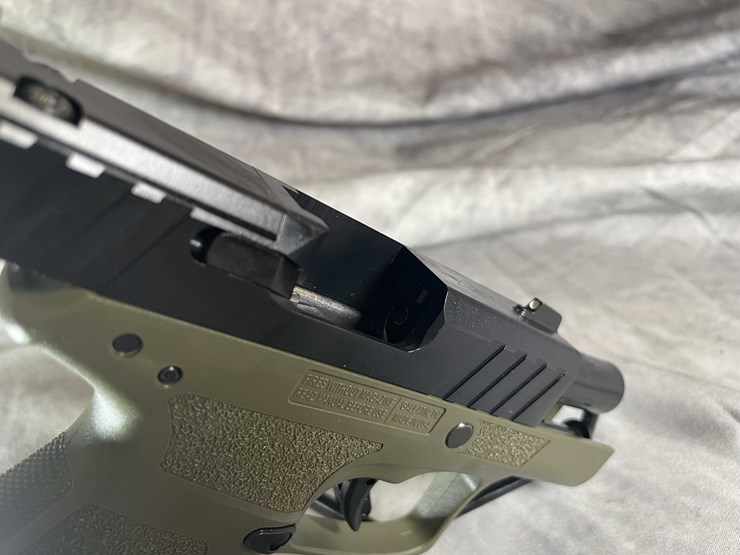 #4550-•-beretta-apx-a1-carry-9mm-luger-pistol,-sn:-axc150907-image-11