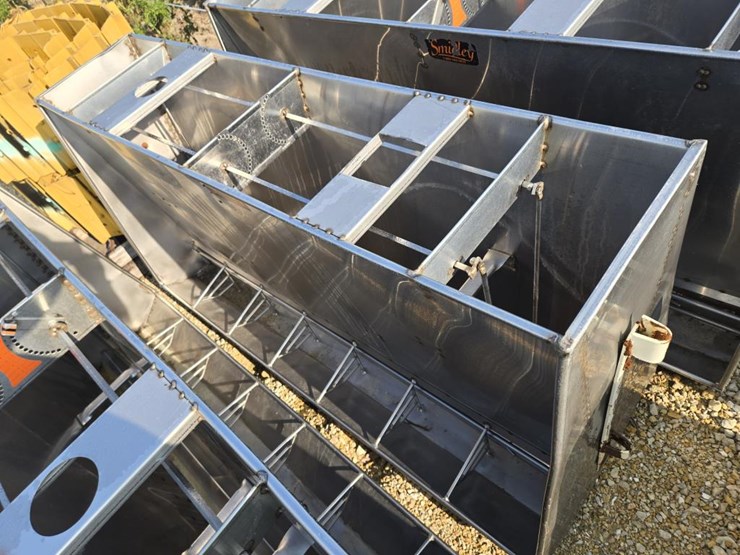 #3865-•-(3)-smidley-stainless-steel-feeders-image-10