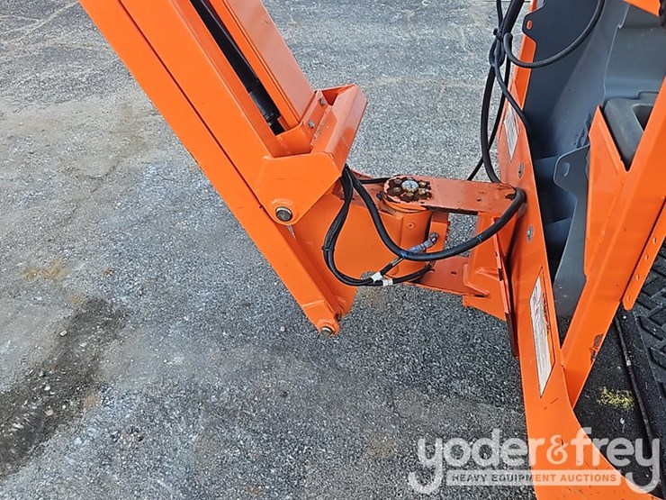 2004-jlg-e300ajp-image-13