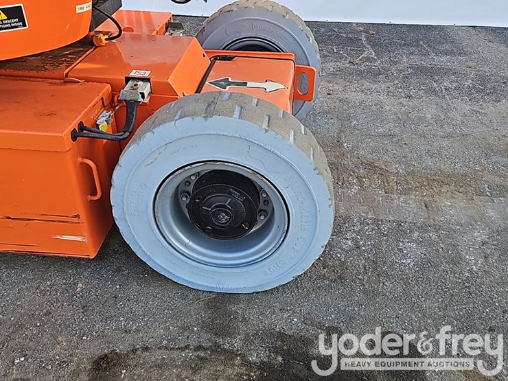 2004-jlg-e300ajp-image-9