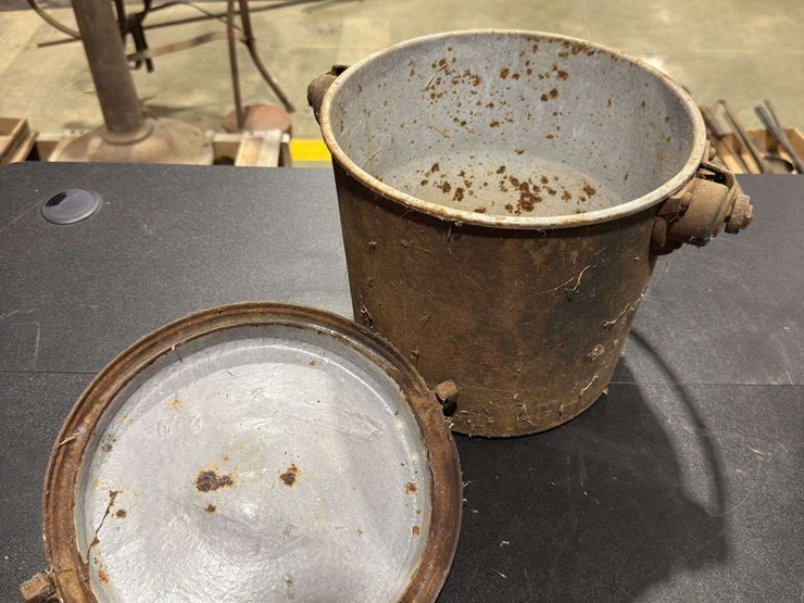 cast-iron-pots-image-6