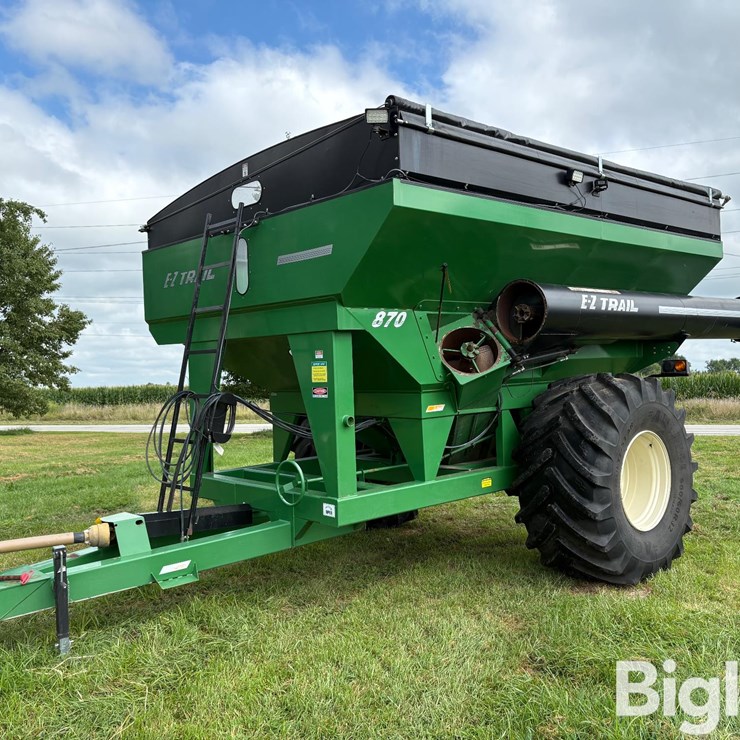 E-Z Trail 870 Grain Cart