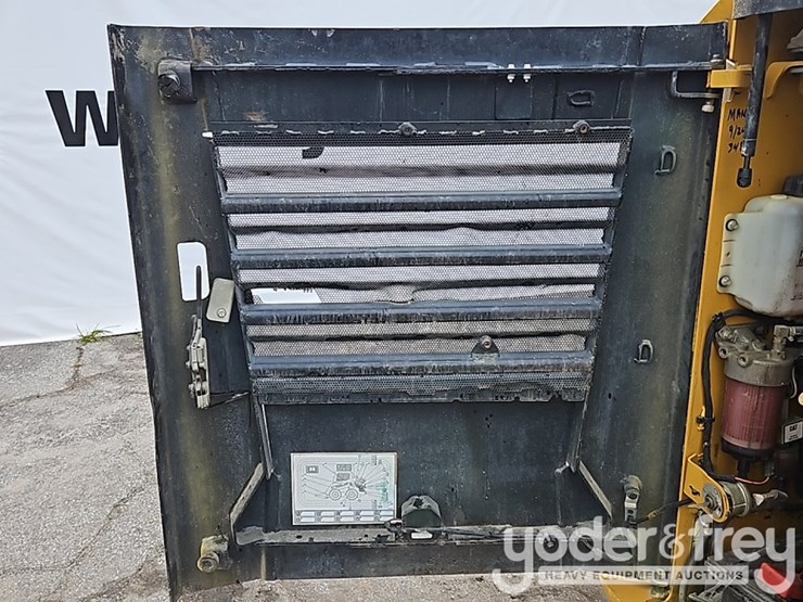 2016-caterpillar-236d-image-26