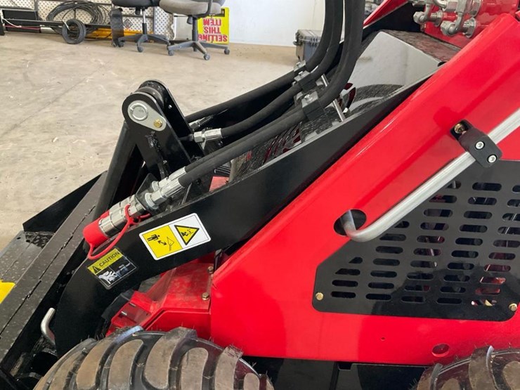 #1016-•-unused-future-ft323w-mini-skid-steer-image-16