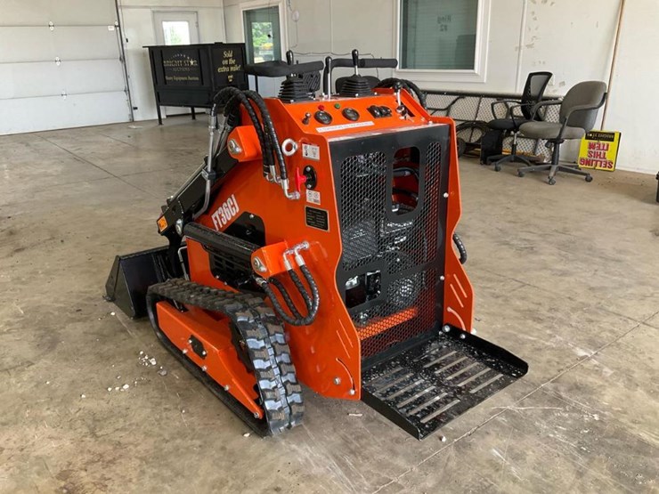 #1013-•-unused-future-ft36c-mini-skid-steer-image-3