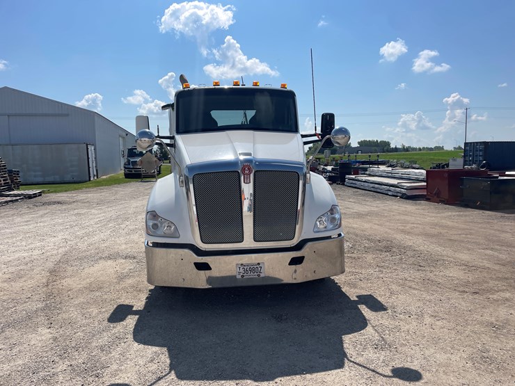 2014-kenworth-t680-image-2