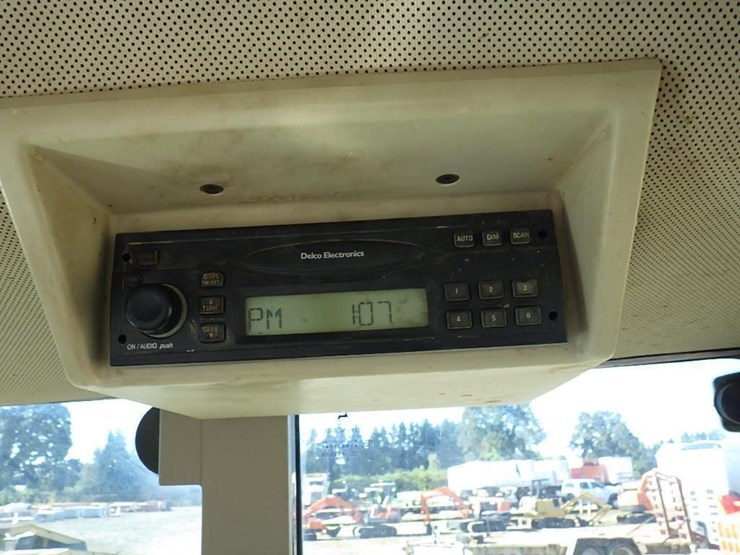 john-deere-6415-image-33