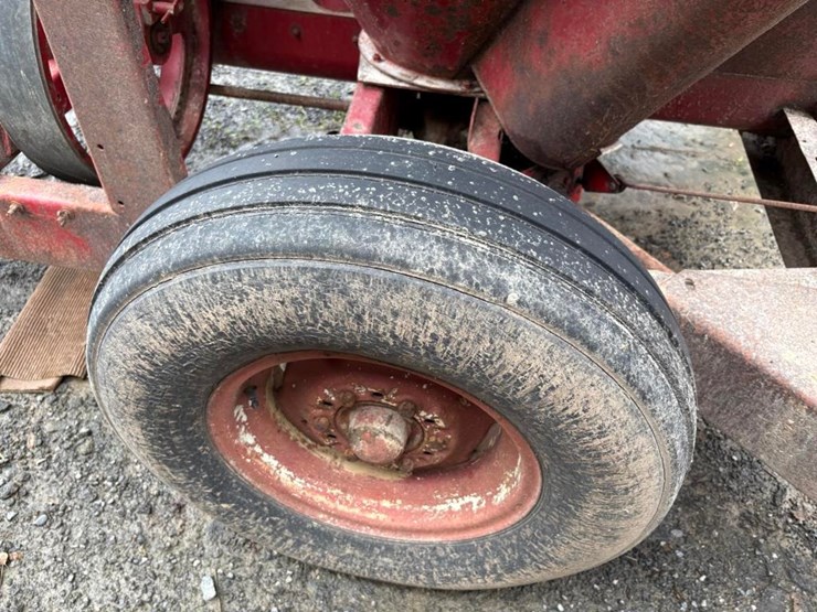 new-holland-354-image-10