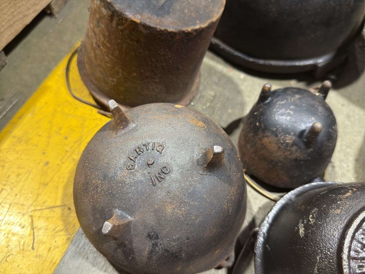 large-group-of-cast-iron-pots-and-cauldrons-image-11