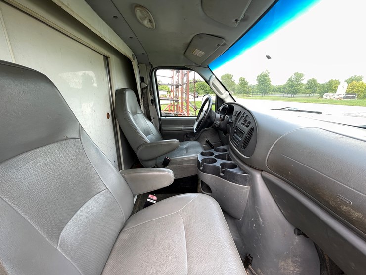 2007-ford-e350-image-19