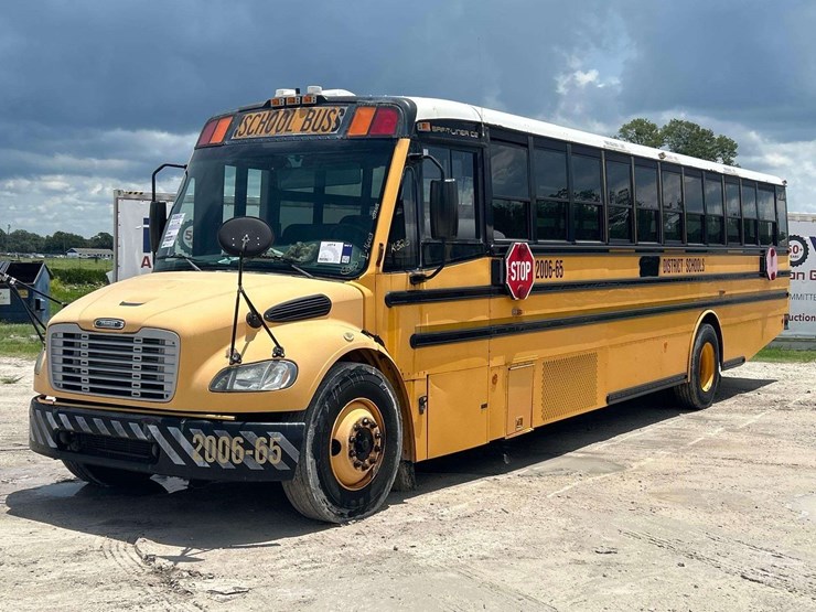 2007-freightliner-b2-image-1