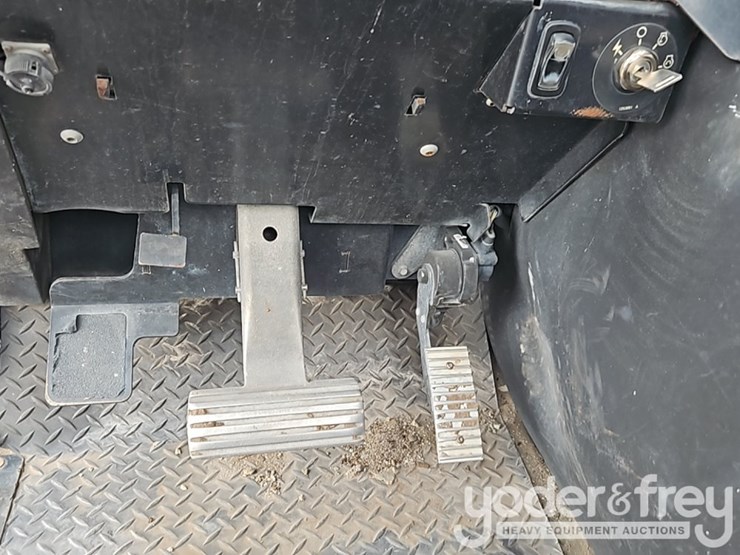 2019-genie-gth844-image-23
