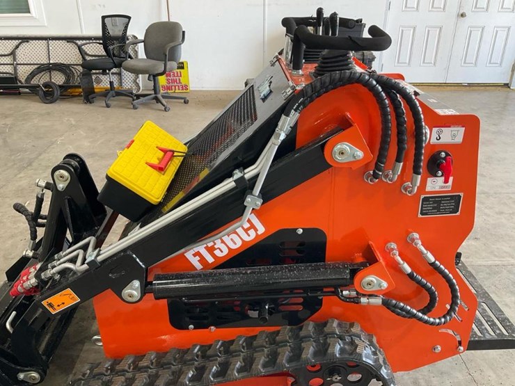 #1014-•-unused-future-ft36c-mini-skid-steer-image-13