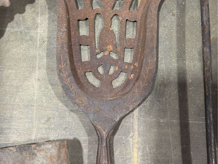 group-of-fireplace-ash-shovels-image-2