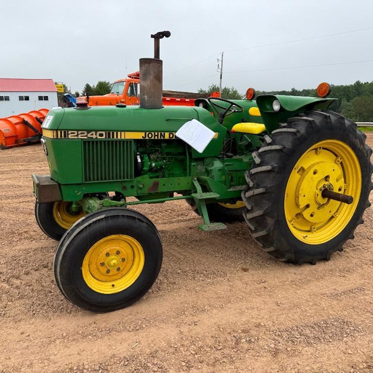 1980 JOHN DEERE 2240