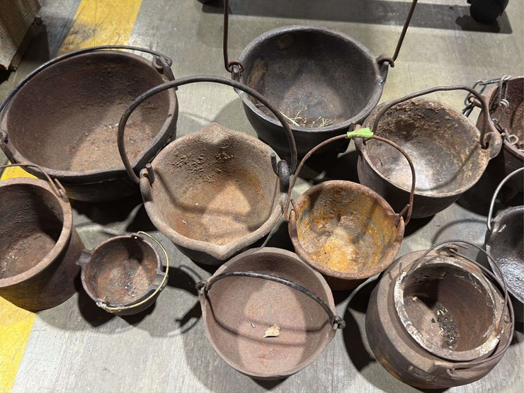 large-group-of-cast-iron-pots-and-cauldrons-image-4