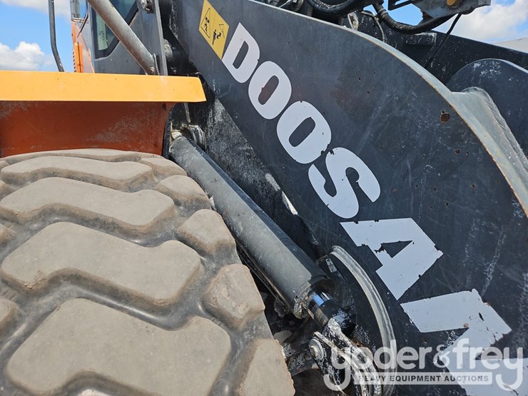 2019-doosan-dl250-5-image-10