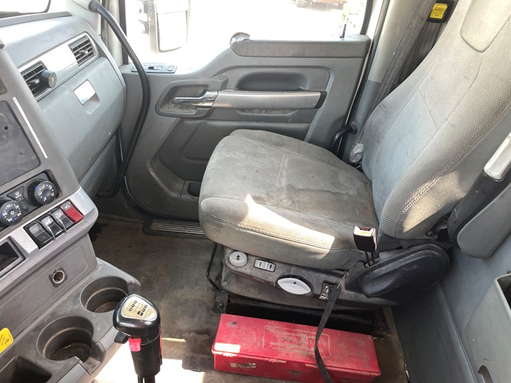 2014-kenworth-t680-image-36