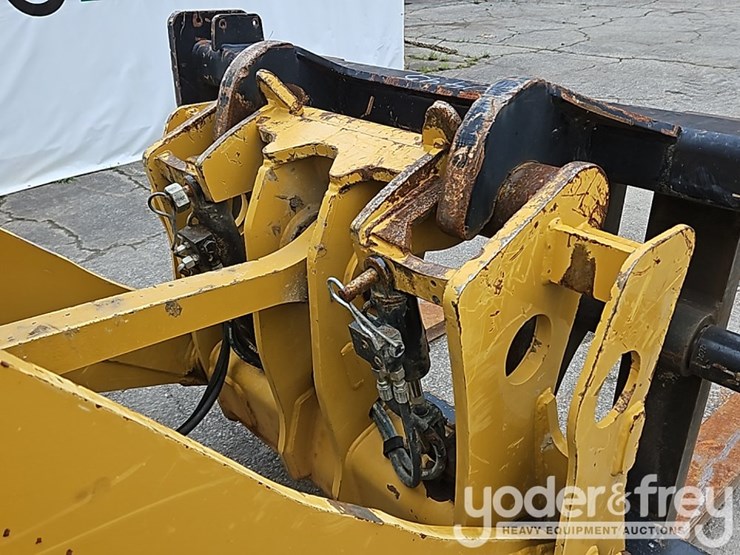 2015-caterpillar-926m-image-15