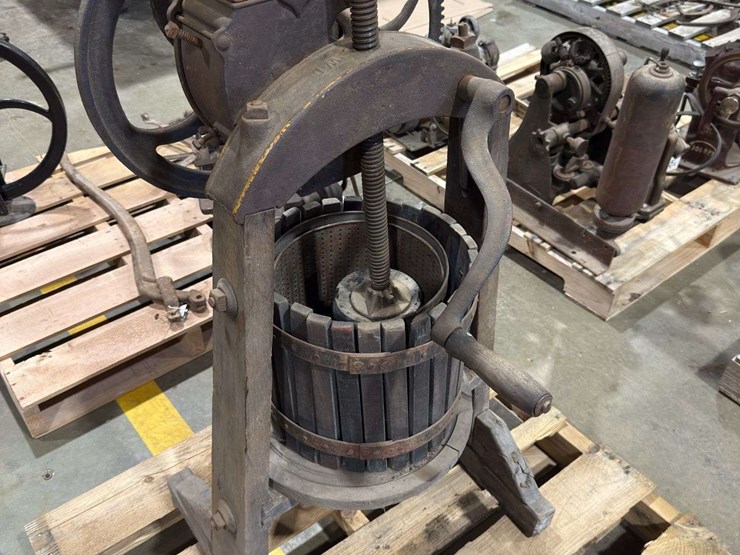 apple-cider-press-image-2