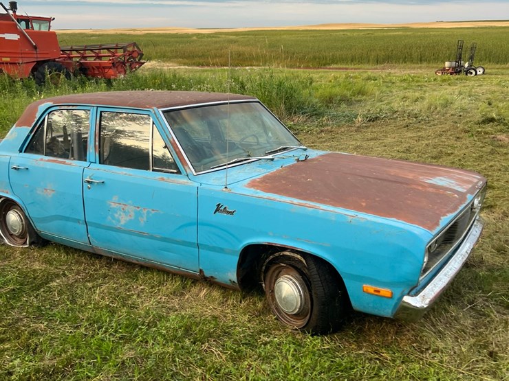 1972-plymouth-valient￼,-slant-six-engine-and-manual-transmission,-glass-is-good,-leaf-springs,-been-sitting-for-a-long-time.-image-3
