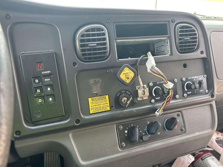 2007-freightliner-b2-image-16