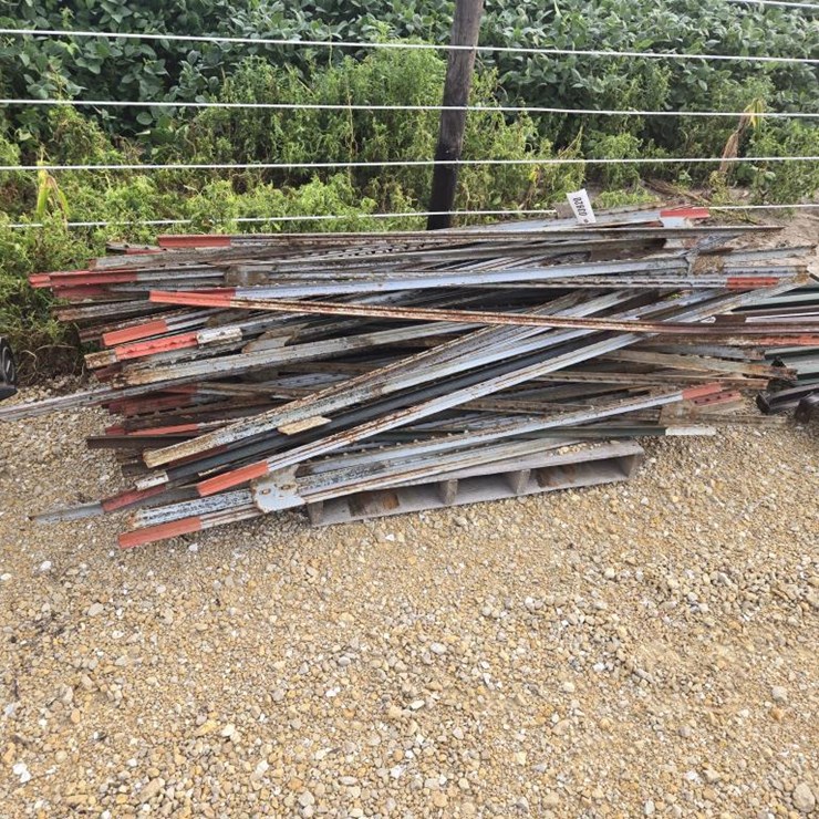 #3920 • (156) STEEL FENCE POSTS
