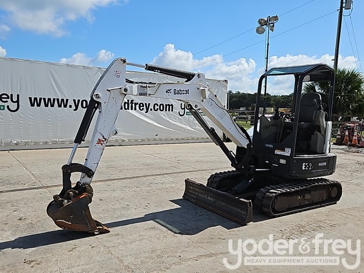 2017-bobcat-e32-image-1