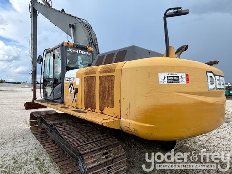 2011-deere-250g-lc-image-5