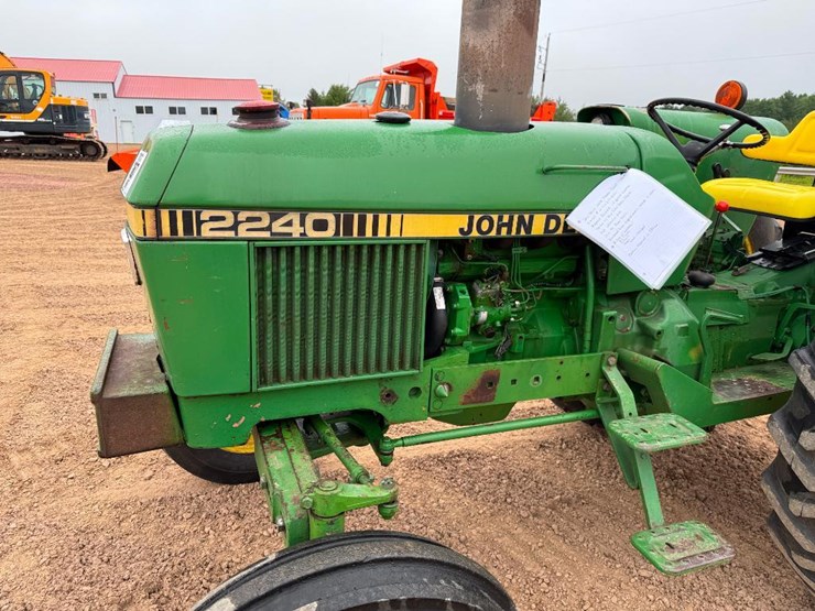1980-john-deere-2240-image-15