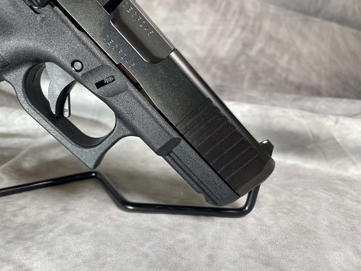 #4544-•-glock-19-gen-5-9mm-luger-semi-auto-pistol,-sn:-cesf245-image-14