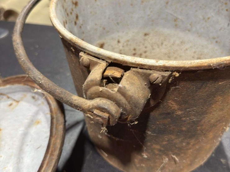 cast-iron-pots-image-9