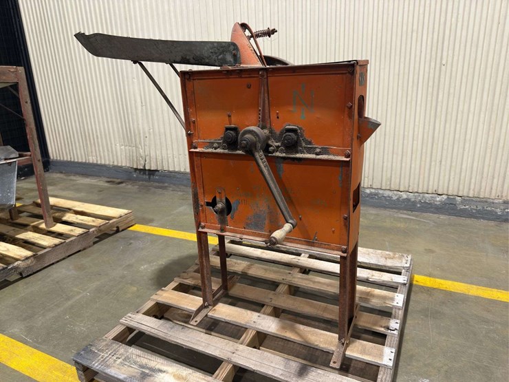 new-idea-corn-sheller-image-1