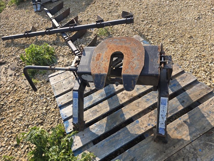 #3882-•-5th-wheel-hitch-image-6