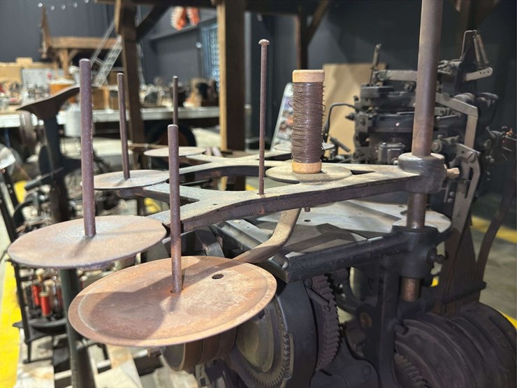 circular-knitting-machine-image-37