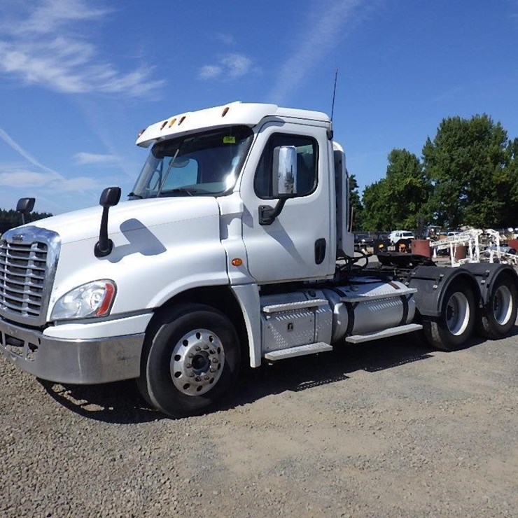 2012 FREIGHTLINER CASCADIA 125