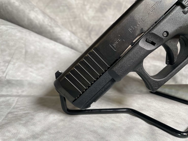 #4544-•-glock-19-gen-5-9mm-luger-semi-auto-pistol,-sn:-cesf245-image-15