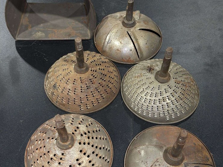 collection-of-cheese-graters-image-8