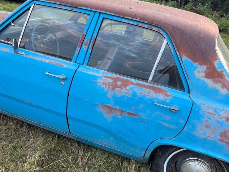 1972-plymouth-valient￼,-slant-six-engine-and-manual-transmission,-glass-is-good,-leaf-springs,-been-sitting-for-a-long-time.-image-26