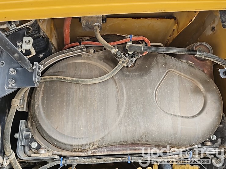 2015-caterpillar-926m-image-30