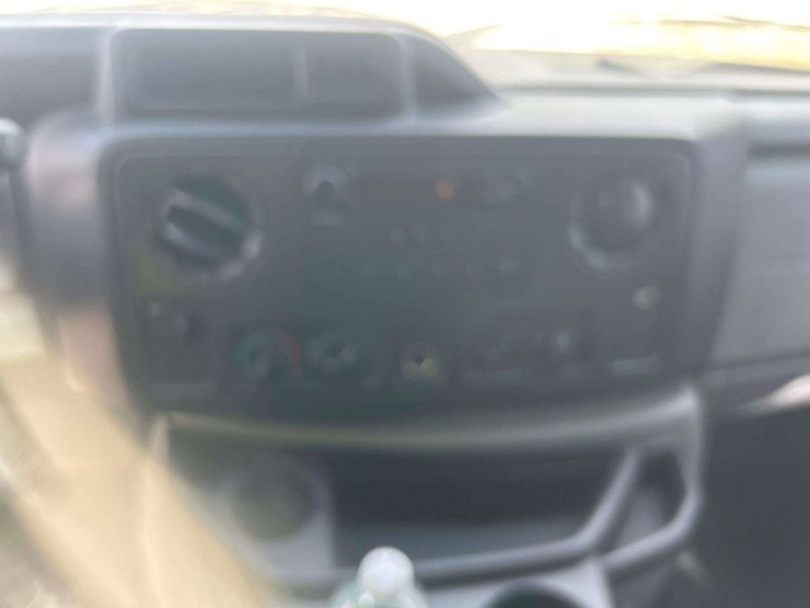 2012-ford-e150-image-13